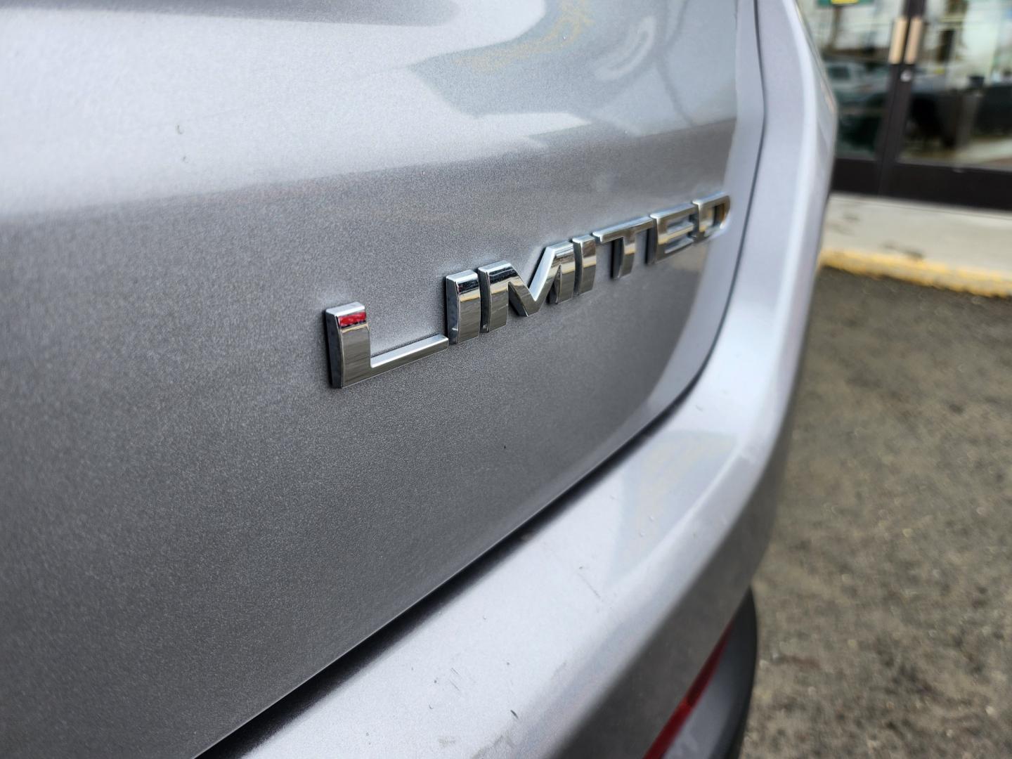 2020 SILVER /black and white JEEP COMPASS LIMITED (3C4NJDCB9LT) with an 2.4L engine, Automatic transmission, located at 1960 Industrial Drive, Wasilla, 99654, (907) 274-2277, 61.573475, -149.400146 - Photo#5